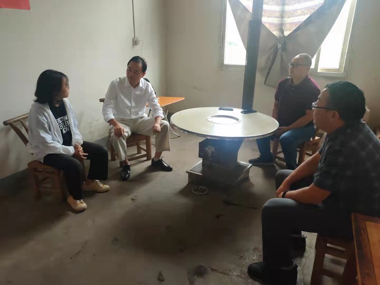 捐助困难村民子女上学3.jpg